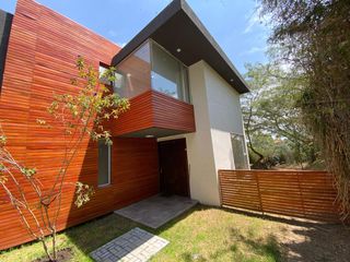 Exclusiva y Moderna casa Nayón $2.200 incl.alícuota con entorno natural-moderno