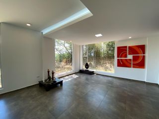 Exclusiva y Moderna casa Nayón $2.100 incl.alícuota con entorno natural-moderno