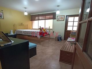 ID 1034771 Hermosa Casa En Venta De 3 Pisos Urb. San Isidro 1Er Etapa