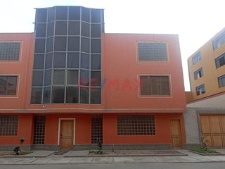ID 1034771 Hermosa Casa En Venta De 3 Pisos Urb. San Isidro 1Er Etapa