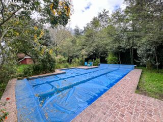 Casa con piscina en venta en el sector del Guápulo, un oasis de tranquilidad en Quito