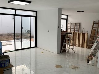Vendo local comercial de 450 m2 DE ESTRENO ideal para cualquier tipo de negocio.