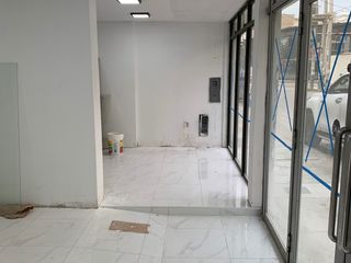 Vendo local comercial de 450 m2 DE ESTRENO ideal para cualquier tipo de negocio.