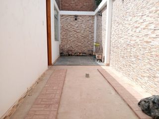 Venta De Amplia Casa En Esquina En Ramon Castilla-Huanchaco (GAPONTE)