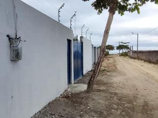 Foto 6 de Villas Amobladas en la Paya de Tonsupa cerca al mar, en Venta, cuenta con Piscina.