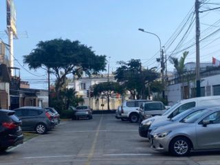 Vendo Casa Cerca a Puericultorio-Magdalena Del Mar. Parámetros para 6 pisos!