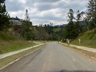 vendo  hermoso lote  2400 m2 en altos del escobero envigado , antioquia