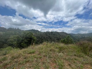 vendo  hermoso lote  2400 m2 en altos del escobero envigado , antioquia