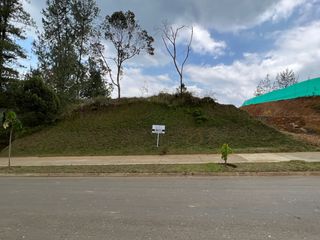 vendo  hermoso lote  2400 m2 en altos del escobero envigado , antioquia