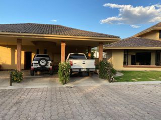 Foto 2 de Casa en Arriendo Tumbaco/ Santa Rosa