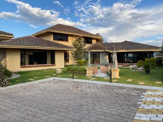 Foto 1 de Casa en Arriendo Tumbaco/ Santa Rosa