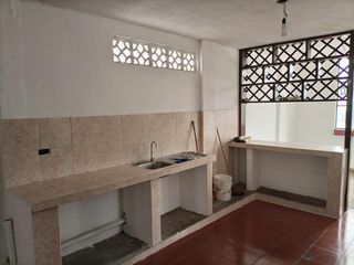 Casa Rentera con Terreno Al Sur de Quito Calle Saraguro Sector La Argelia