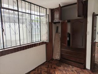 Casa Rentera con Terreno Al Sur de Quito Calle Saraguro Sector La Argelia