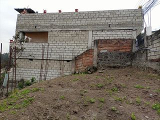 Casa Rentera con Terreno Al Sur de Quito Calle Saraguro Sector La Argelia