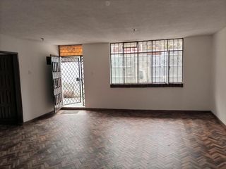 Casa Rentera con Terreno Al Sur de Quito Calle Saraguro Sector La Argelia