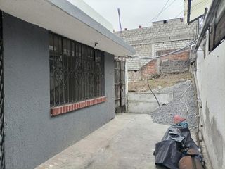 Casa Rentera con Terreno Al Sur de Quito Calle Saraguro Sector La Argelia