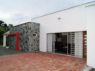 FABULOSA CASA CAMPESTRE DE 3.190 M2 DE LOTE Y UNA CONSTRUCCIÓN DE 275 M2