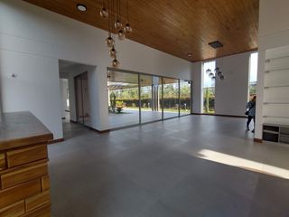 Foto 8 de New, Modern One Level Home With Lake and Many Extras - Top Community Llanogrande