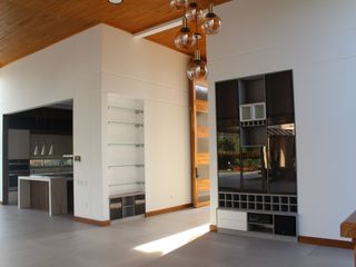 Foto 6 de New, Modern One Level Home With Lake and Many Extras - Top Community Llanogrande