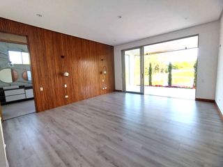 Foto 29 de New, Modern One Level Home With Lake and Many Extras - Top Community Llanogrande