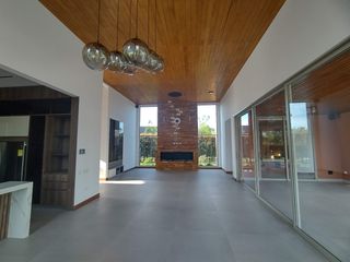 Foto 7 de New, Modern One Level Home With Lake and Many Extras - Top Community Llanogrande