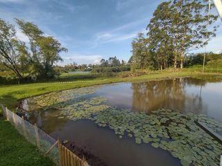 Foto 36 de New, Modern One Level Home With Lake and Many Extras - Top Community Llanogrande