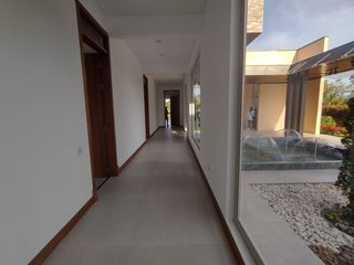 Foto 28 de New, Modern One Level Home With Lake and Many Extras - Top Community Llanogrande
