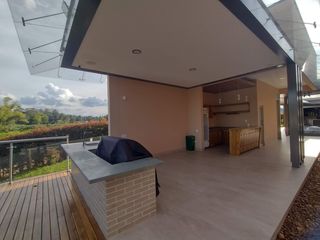 Foto 25 de New, Modern One Level Home With Lake and Many Extras - Top Community Llanogrande