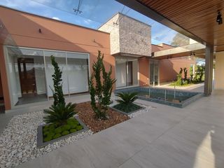 Foto 18 de New, Modern One Level Home With Lake and Many Extras - Top Community Llanogrande