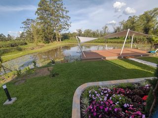 Foto 33 de New, Modern One Level Home With Lake and Many Extras - Top Community Llanogrande