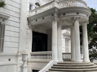 Foto 1 de Vendo espectacular e histórica casona en Barranco Monumental - Palacete Sousa - con 2,040 m2 de área libre para construir un proyecto importante
