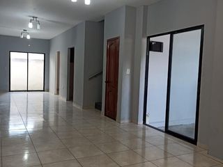Foto 3 de Vendo casa con garaje ubicada al sur de Guayaquil