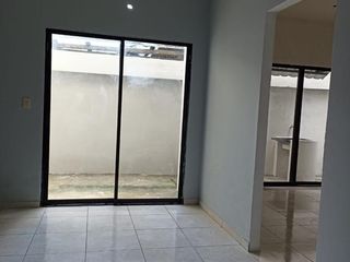 Foto 7 de Vendo casa con garaje ubicada al sur de Guayaquil