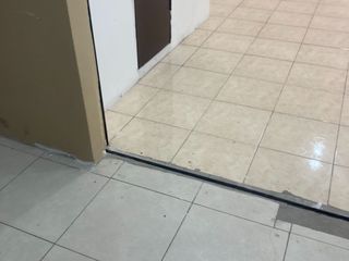 Vendo/Alquiler amplia oficina comercial en La Bahia centro de Guayaquil