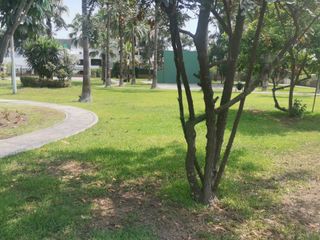 Terreno para constructores con parque interno