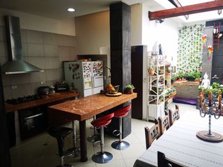 Foto 4 de Venta Hermosa y amplia casa, con parque y rio!