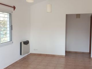 Dos viviendas Centricas en Venta en conjunto