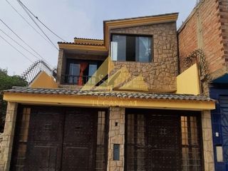 Foto 2 de REMATE CASA DE 3 PISOS POR MAKRO DE COMAS Y PARQUE PIRAMIDE