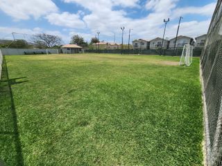 Venta de Casa en Urb. Casa Laguna, Aurora, Cerca del C.C Riocentro El Dorado.