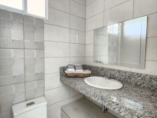 Foto 4 de Venta de Casa en Urb. Casa Laguna, Aurora, Cerca del C.C Riocentro El Dorado