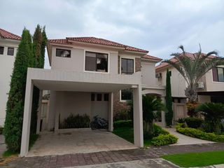 Foto 2 de CASA AMOBLADA EN ALQUILER URB PORTOFINO, VIA A LA COSTA, KM 11.5