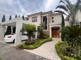 Foto 1 de CASA AMOBLADA EN ALQUILER URB PORTOFINO, VIA A LA COSTA, KM 11.5
