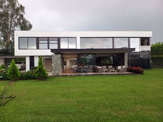 Modern and Luxurious Home Next to Club Campestre Llanogrande