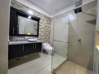 Foto 7 de VENTA DE CASA EN URB. PLAZA ASTURIA POR LA VIA QUTO