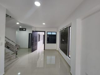 Foto 10 de VENTA DE CASA EN URB. PLAZA ASTURIA POR LA VIA QUTO