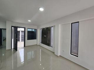 Foto 8 de VENTA DE CASA EN URB. PLAZA ASTURIA POR LA VIA QUTO