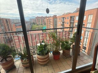 Apartamento en venta con vista panorámica, parqueadero cubierto y depósito en Hayuelos