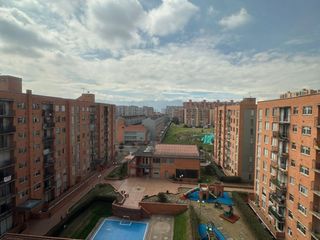 Apartamento en venta con vista panorámica, parqueadero cubierto y depósito en Hayuelos