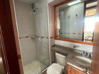 Apartamento en venta con vista panorámica, parqueadero cubierto y depósito en Hayuelos