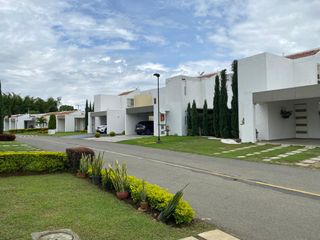 alquiler casa en la hacienda el castillo moderna de 2 pisos